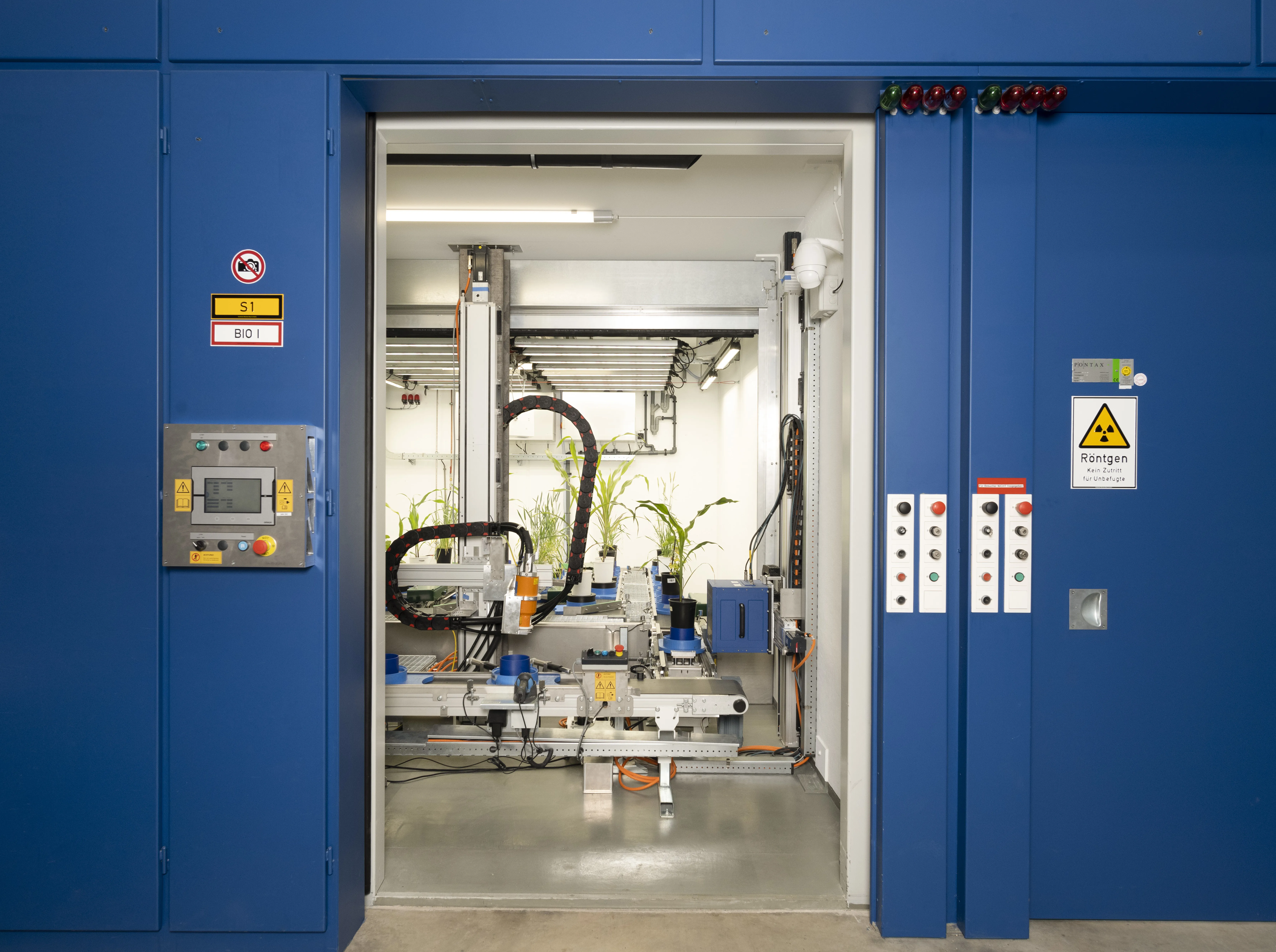 Climatized XRayCT setup at Fraunhofer IIS, Furth. Copyright ©FraunhoferIIS